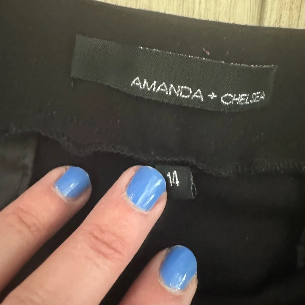 AMANDA & CHELSEA Black Cropped Ankle Pant - 14 - Picture 3 of 6